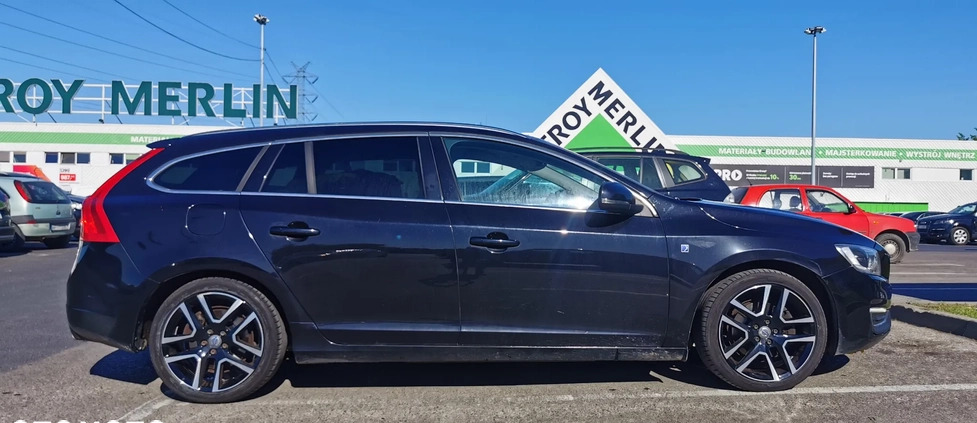 Volvo V60 cena 65000 przebieg: 212000, rok produkcji 2016 z Warszawa małe 56